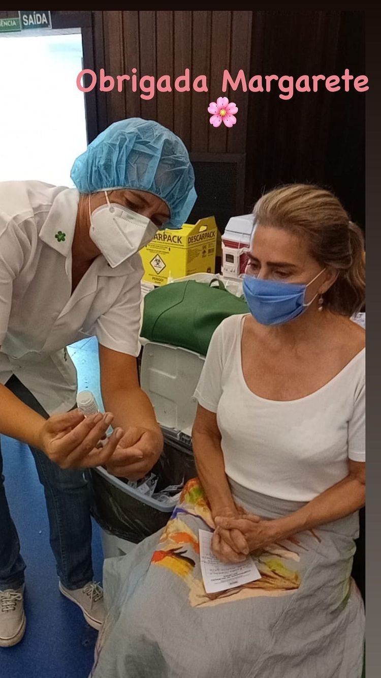 Maitê Proença toma vacina contra covid-19 (Foto: Reprodução/Instagram)