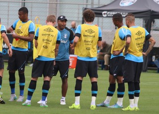 Roger conta com Luan e Walace, mas coloca escalação de Erazo em dúvida