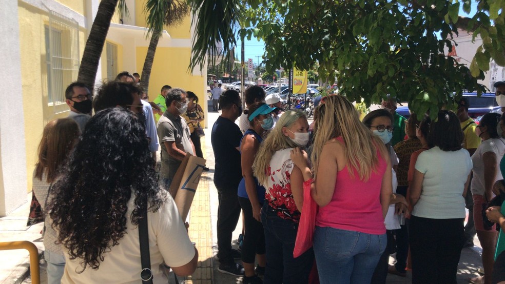 Moradores fazem manifestação na STTU em Natal, por volta de linhas de ônibus desativadas durante a pandemia.  — Foto: Geraldo Jerônimo/Inter TV Cabugi