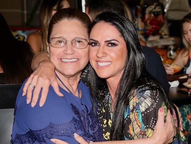 Graciele Lacerda e a sogra, dona Helena (Foto: Brazil News)