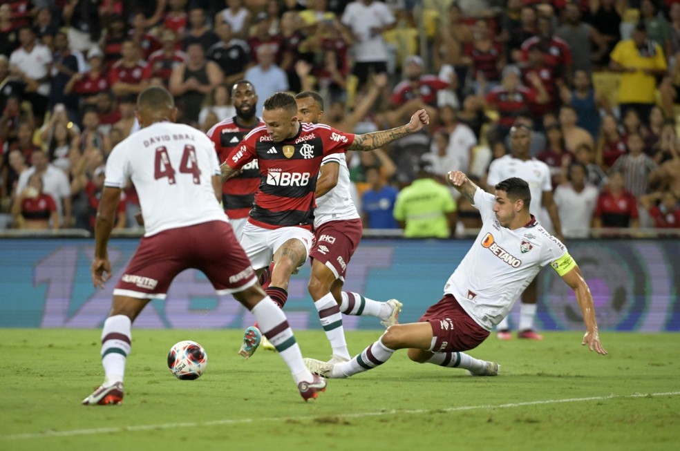 Cebolinha finaliza em Flamengo e Fluminense &mdash; Foto: Andr&eacute; Dur&atilde;o