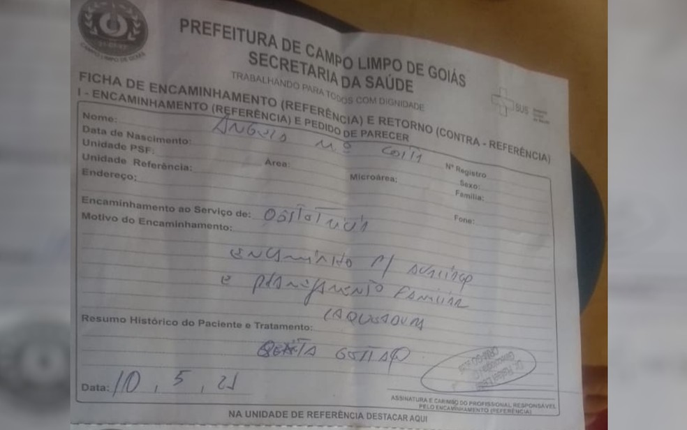 Documento que solicita avaliação e planejamento para cirurgia de laqueadura à mãe de 6 filhos em Campo Limpo de Goiás — Foto: Ângela Maria/Arquivo pessoal
