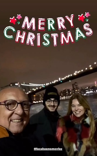 Luca Bueno, Galvão Bueno e Desirée Soares em noite de Natal em Nova York (Foto: Reprodução/Instagram)