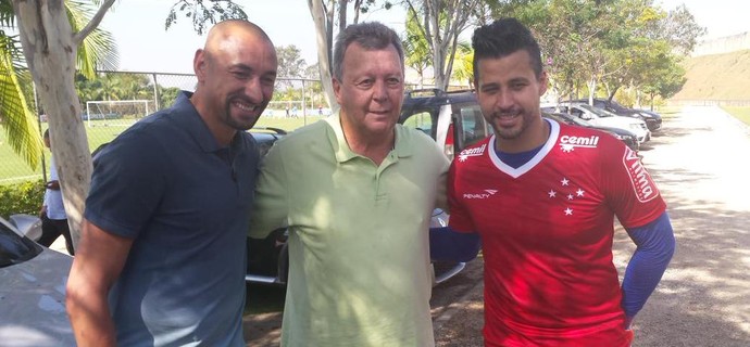 Goleiros campeões pelo Cruzeiro se reúnem e posam para foto histórica