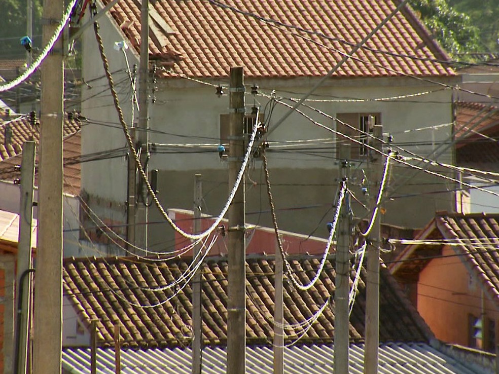 Rede de energia da CPFL na cidade de Campinas (SP)  (Foto: Reprodução EPTV)