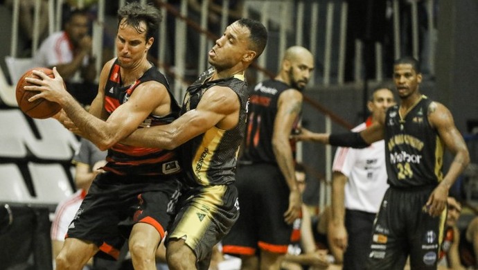 Marcelinho foi um dos destaques da vitória contra Mogi (Foto: Bruno Lorenzo/LNB)