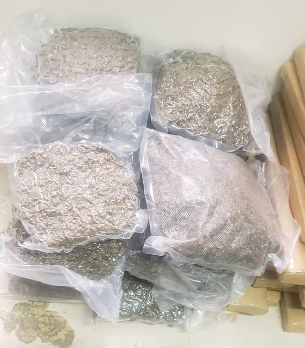 Drogas foram apreendidas com o adolescente em Pirapozinho — Foto: Polícia Militar
