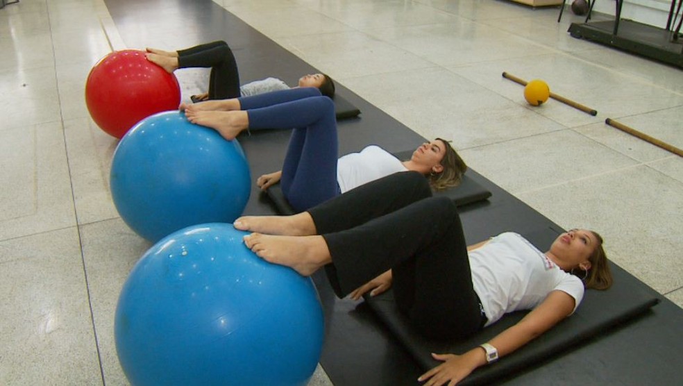 Voluntários participam de pesquisa na Universidade Estadual Paulista; instituição usa pilates para aliviar dores na lombar (Foto: Ronaldo de Oliveira/EPTV)