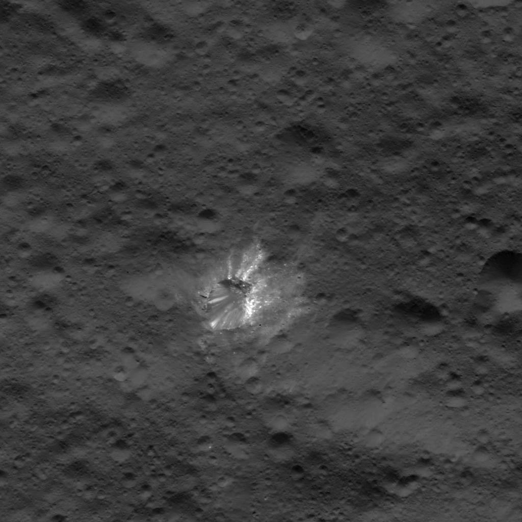 Cratera de Ceres em imagem registrada pela sonda Dawn (Foto: NASA)