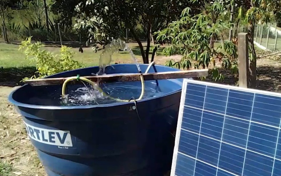 Sistema de bombas d'água em operação por energia solar em sítio em Divinópolis, MG — Foto: Eduardo Maia/Arquivo pessoal