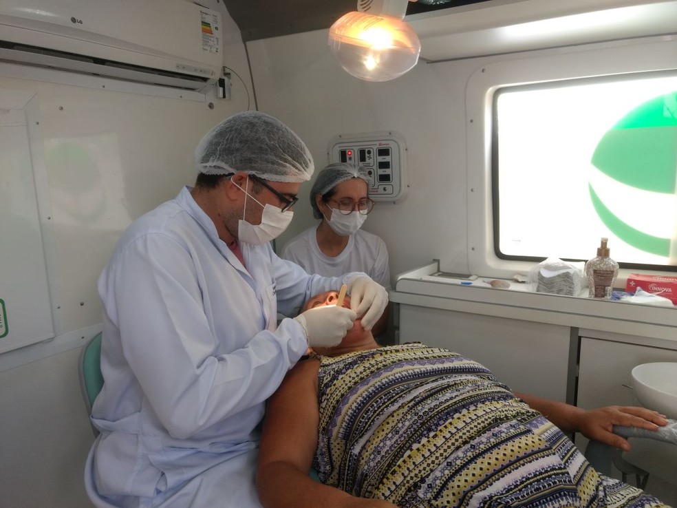 Serviço de odontologia foi ofertado na ação no Jacintinho (Foto: Carolina Sanches/G1)