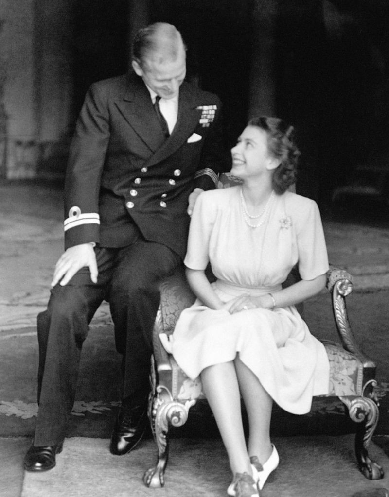 BBC Seu noivado com a princesa Elizabeth foi anunciado oficialmente em julho de 1947 (Foto: PA via BBC)