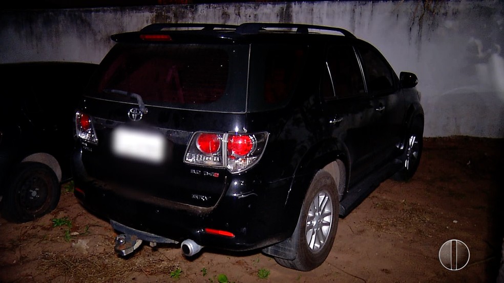 Quatro carros foram apreendidos na ação da Polícia Militar  (Foto: Reprodução/Inter TV Cabugi)