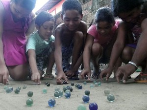 Brincadeiras com bolinhas de gude