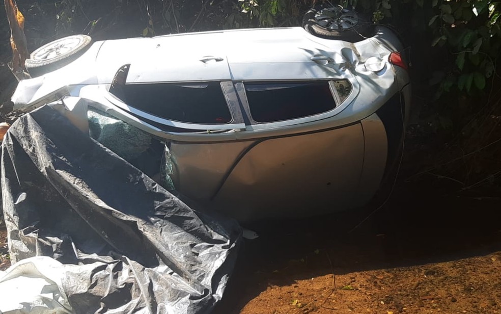 Acidente deixa mortos após carro cair em córrego de Niquelândia, Goiás — Foto: Arquivo pessoal/Reneval Vaz Pires