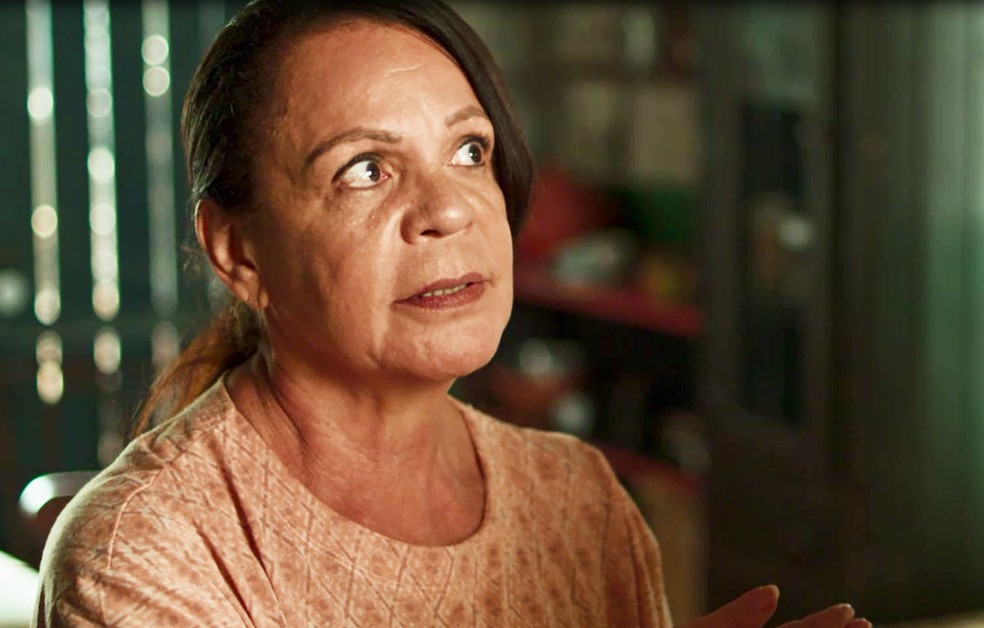 Madalena conta tudo o que sabe sobre Laureta e ainda entrega Karola  — Foto: TV Globo