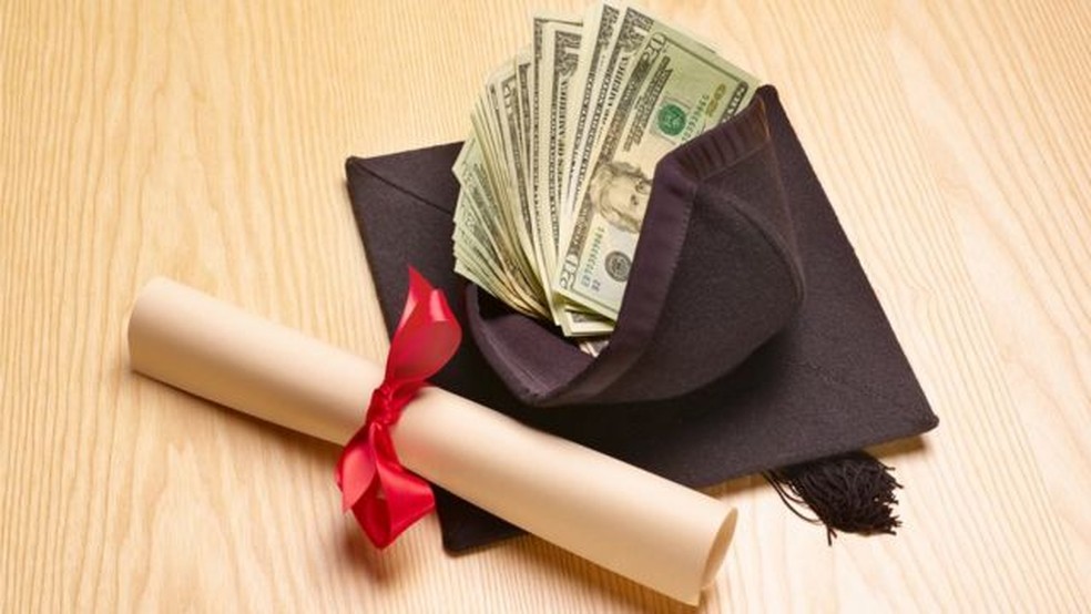 Diplomas universitários trazem melhores salários — Foto: Getty Images