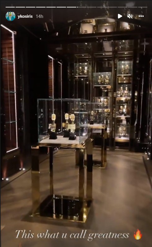 Sala de troféus na mansão de Drake em Toronto (Foto: Reprodução / Instagram)