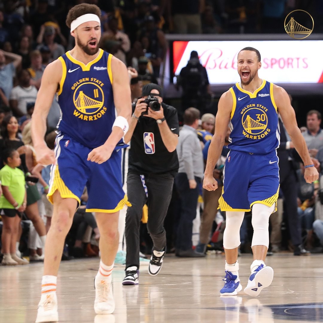 Klay Thompson e Stephen Curry, os Splash Brothers do Golden State Warriors (Foto: Reprodução/Twitter)