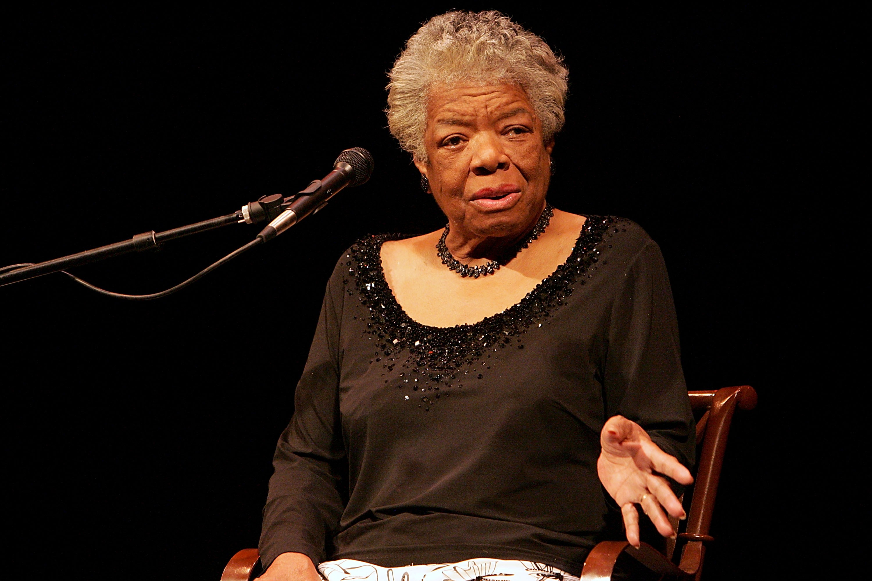 AUSTIN, TX - APRIL 25:  Dr. Maya Angelou speaks to a sold out crowd at the Paramount Theater on April 25, 2009 in Austin, Texas.  (Photo by Gary Miller/FilmMagic) (Foto: FilmMagic)
