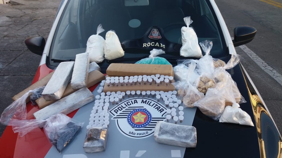 Apreens&atilde;o de drogas em S&atilde;o Jos&eacute; dos Campos &mdash; Foto: Divulga&ccedil;&atilde;o/Pol&iacute;cia Militar