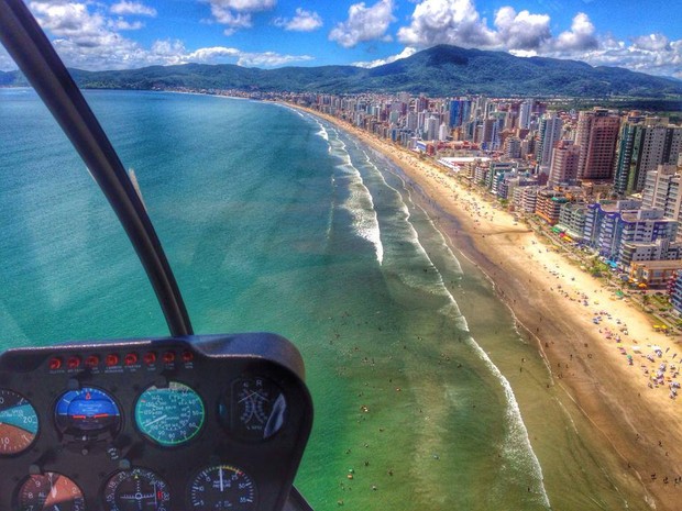 G1 - Passeio de helicóptero permite visão diferenciada de Balneário Camboriú - notícias em Verão 2014