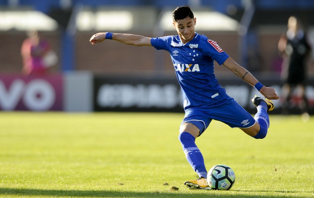 Oferta recusada, prazo e concorrência: os riscos de o Cruzeiro perder Diogo Barbosa