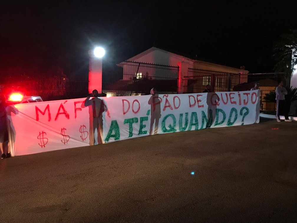 Organizada do Palmeiras ironiza ligação do mineiro Alexandre Mattos com o Cruzeiro — Foto: GloboEsporte.com