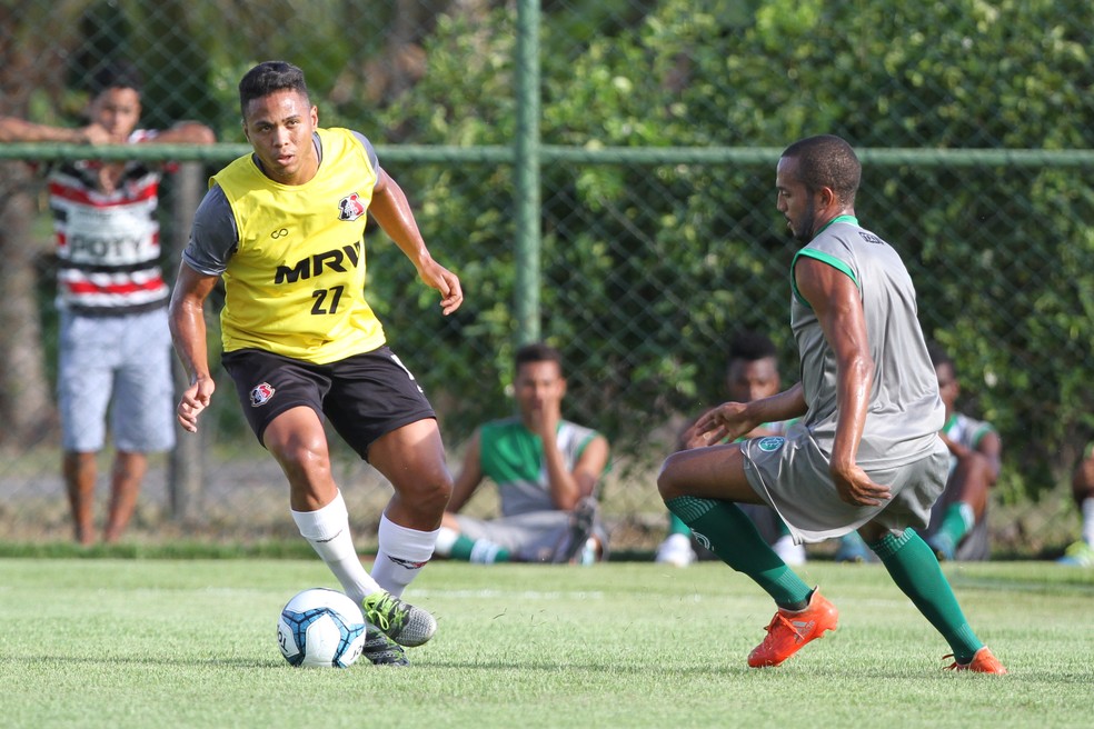 Jorginho nunca havia trabalhado com Júnior Rocha (Foto: Marlon Costa/Pernambuco Press)