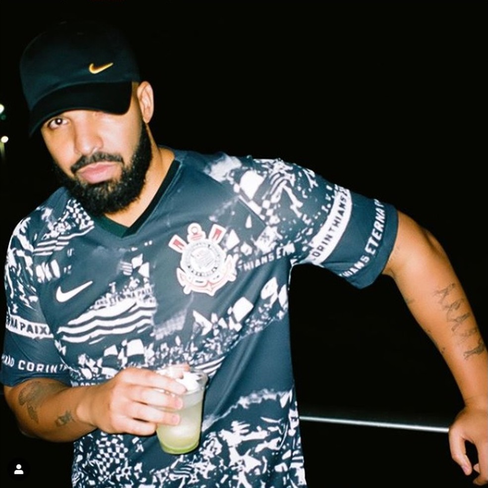 Drake aparece com camisa do Corinthians no Instagram — Foto: Reprodução/Instagram