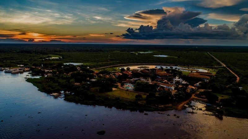 Criado em 1996, o SESC Pantanal tem hotel, spa, restaurante e até uma escola para alunos do ensino médio (Foto: Divulgação via BBC News)