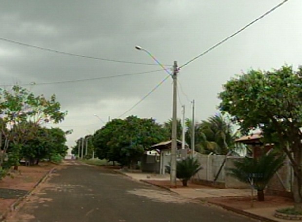 Lagoa das Garças sofre com apagões constantes (Foto: Reprodução / TV Tem) Lagoa das Garças sofre com apagões constantes (Foto: Reprodução / TV Tem)