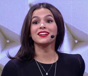 Bruna Marquezine reage a comentário de familiares no 'Tamanho Família' (Foto: TV Globo)