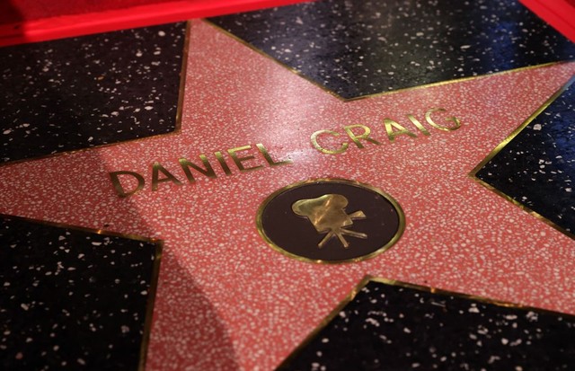 HOLLYWOOD, CALIFORNIA - OCTOBER 06: Daniel Cragi's star is seen on the Hollywood Walk of Fame during the Star Ceremony for Daniel Craig on October 06, 2021 in Hollywood, California. (Photo by Rich Fury/Getty Images) (Foto: Getty Images)