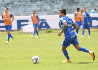 Felipão volta a fechar portões, e treino tem o retorno de quarteto poupado