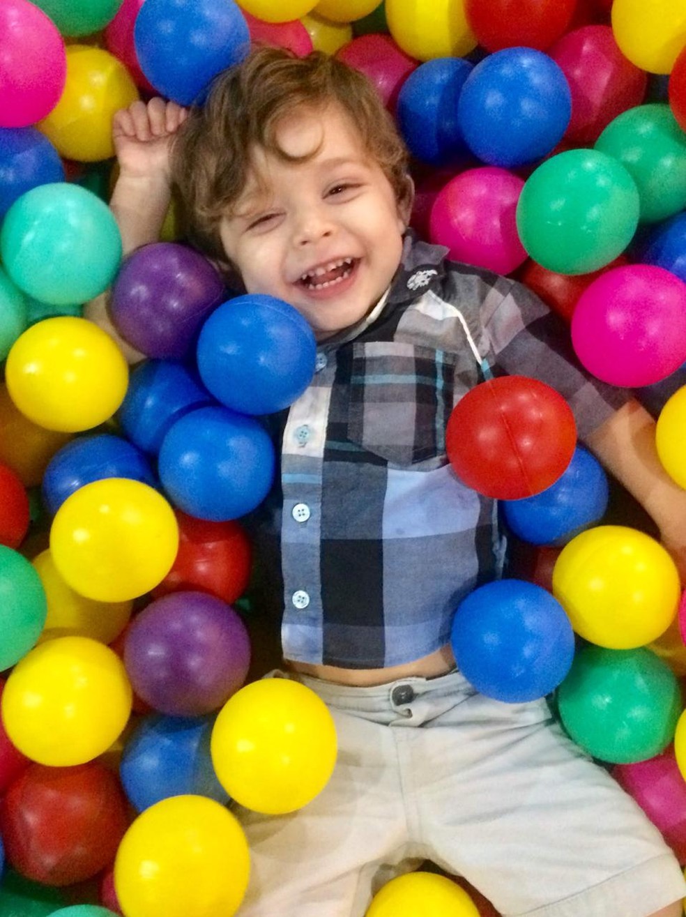 MÃ£e de Arthur, de 2 anos, diz que filho autista sÃ³ precisa de paciÃªncia das pessoas ao redor para se encaixar â Foto: Sara Onori/Arquivo pessoal