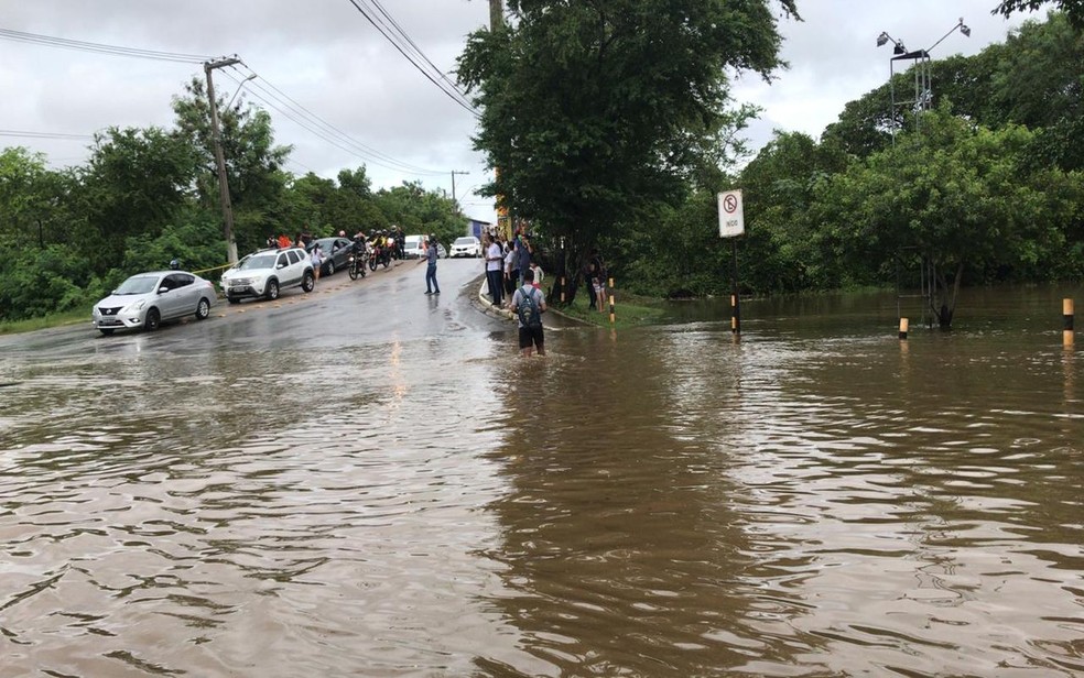 Conjunto Sol Nascente no acesso da ponte do Rio Poxim para o Conjunto Santa Lúcia — Foto: Cleverton Macedo/TV Sergipe