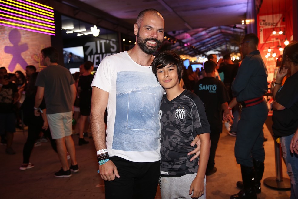 Bruno Covas com o filho Tomás durante o festival Lollapalooza, em 2019. — Foto: Celso Tavares/G1