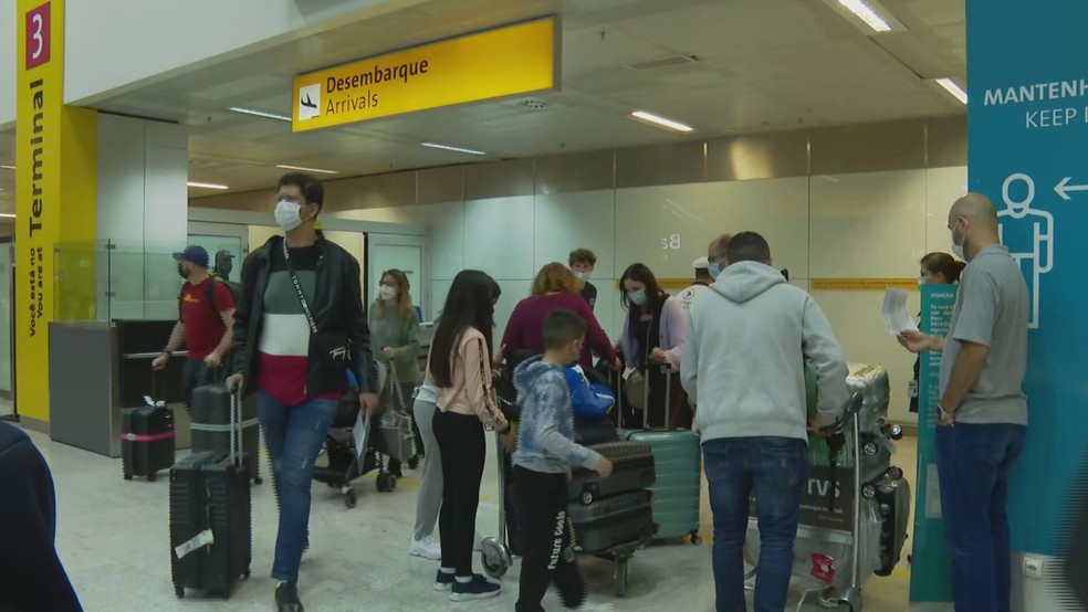 Comprovante de vacinação é exigido de forma aleatória no Aeroporto Internacional de SP, relatam passageiros