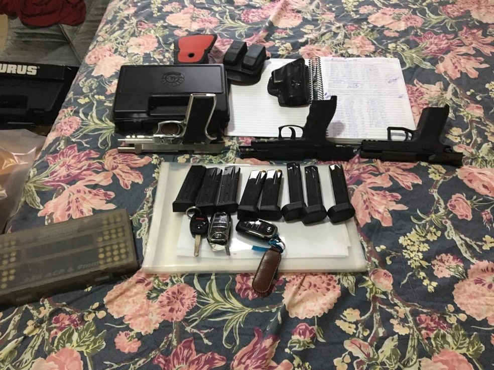 Armas tamb&eacute;m foram apreendidas na opera&ccedil;&atilde;o em Sorocaba &mdash; Foto: Arquivo pessoal