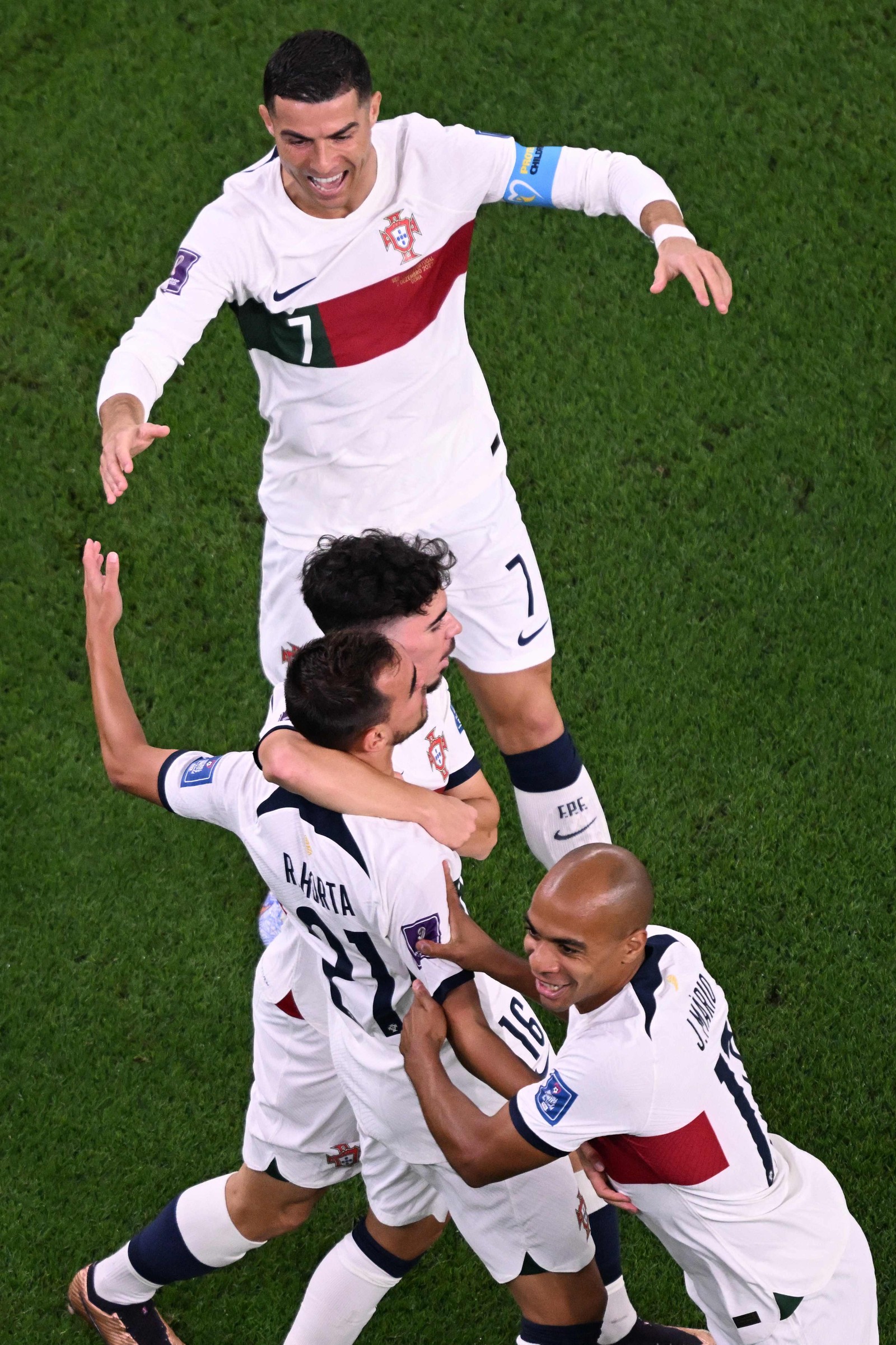 Cristiano Ronaldo celebra gol de Portugal sobre Coreia do Sul — Foto: AFP