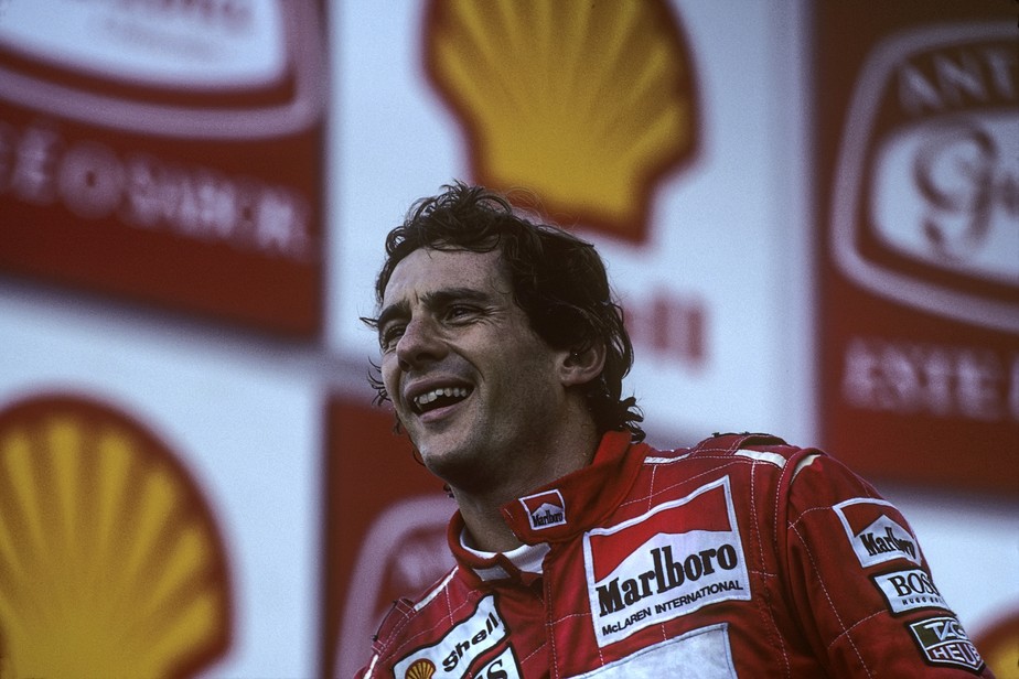Circo da F1 e atletas de outras categorias relembram Senna com homenagens em redes sociais
