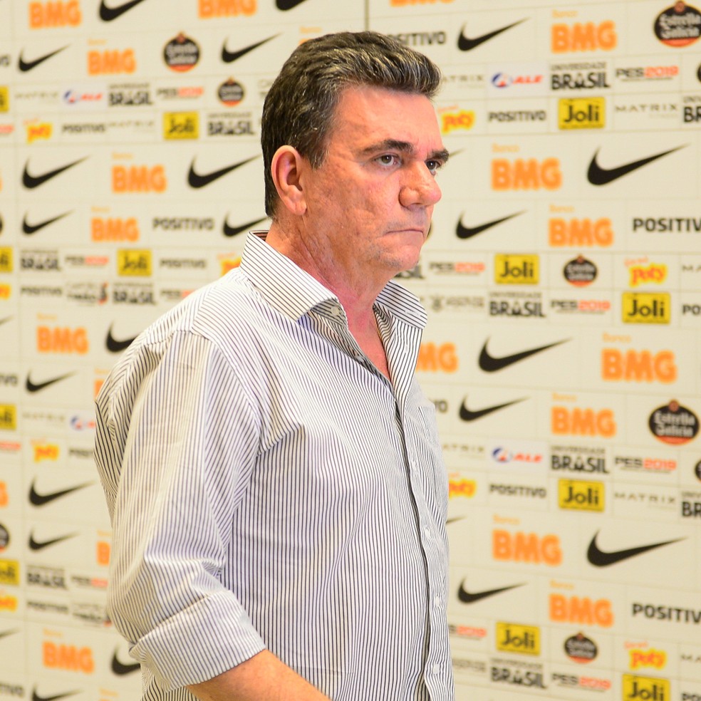 Andrés Sánchez está chateado com Tiago Nunes, técnico do Corinthians — Foto: Renato Pizzutto/BP Filmes