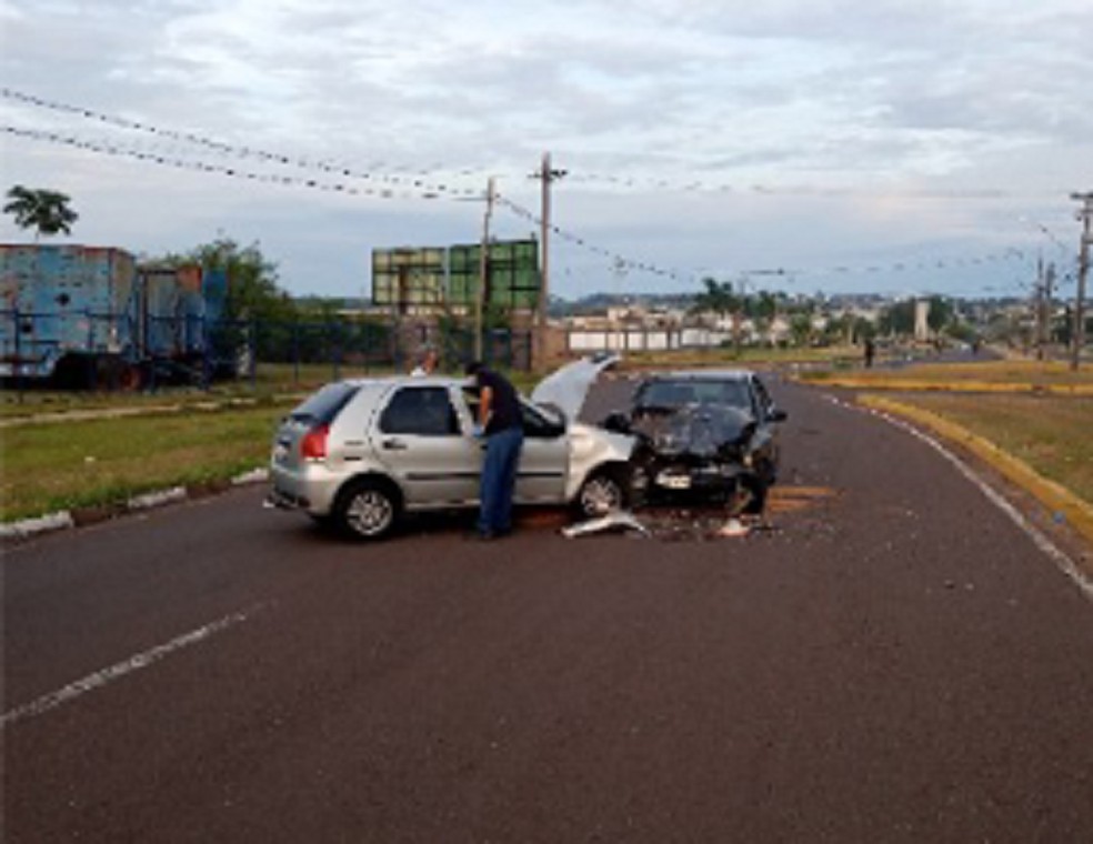 Homem morre após colisão entre dois carros na Rodovia Arthur Boigues Filho — Foto: Polícia Militar