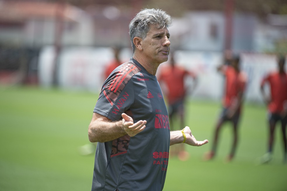 Renato Gaúcho no treino do Flamengo de sábado passado, no Ninho — Foto: Alexandre Vidal/Flamengo