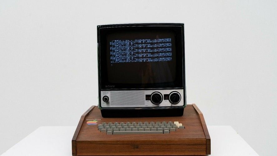 Computador modelo Apple-1, lançado originalmente em 1976 (Foto: Reprodução/eBay)