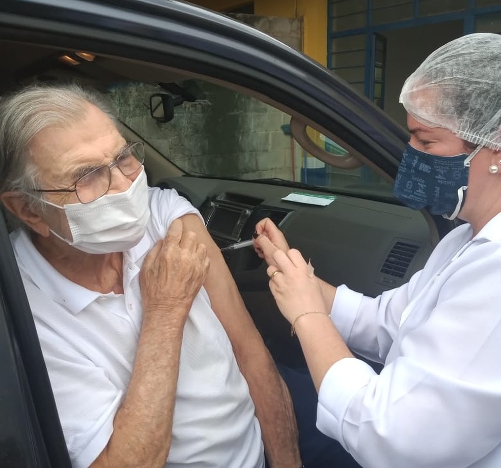 Ator foi vacinado em Porto Feliz — Foto: Prefeitura de Porto Feliz/Divulgação