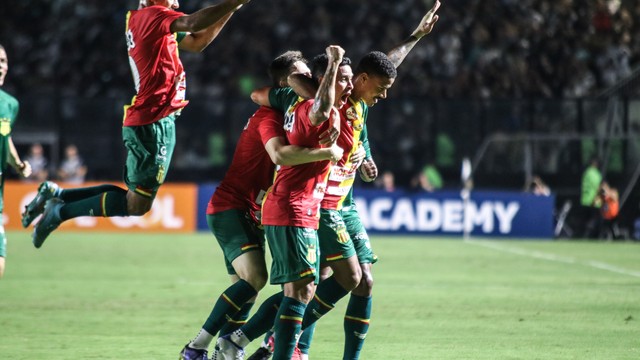 Jogadores do Sampaio Corrêa comemoram gol em São Januário, Vasco x Sampaio Corrêa