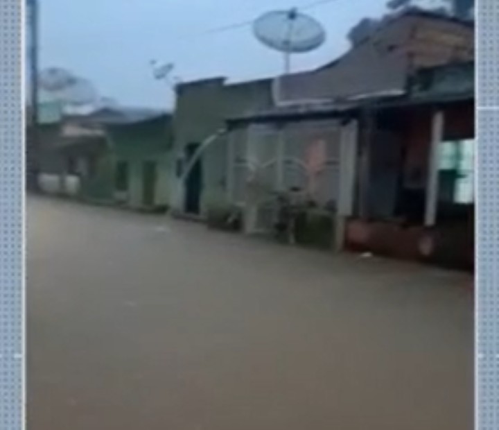 Vídeos mostram ruas de Buerarema alagadas após temporal na cidade 