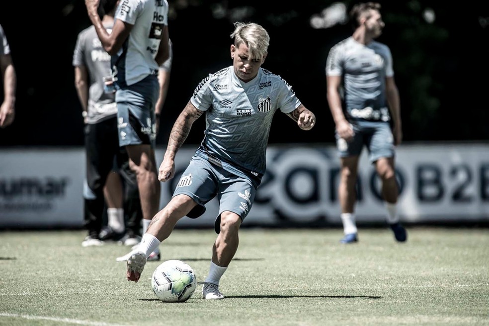 Soteldo em treino do Santos neste sábado — Foto: Santos FC / divulgação